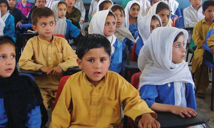 ہمارے سکول، بچے اور ڈاکٹر روبنسن