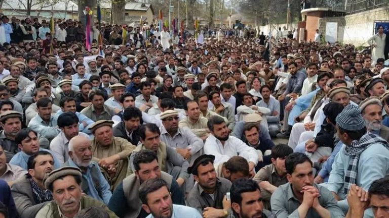 دھرنے ۔۔۔پاکستان کی شناخت کے لیے خطرہ