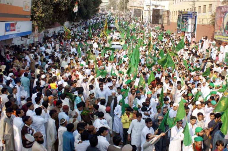 حیراں ہوں دل کو روؤں کہ پیٹوں جگر کو میں