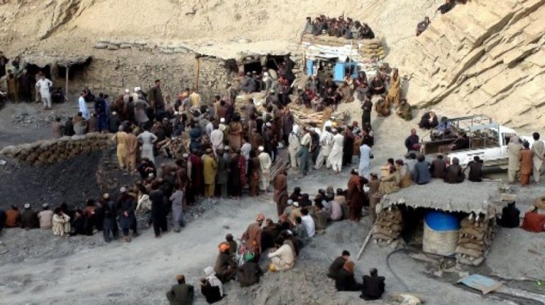 وہ مزدور جو کانوں میں کوئلہ ہو گئے