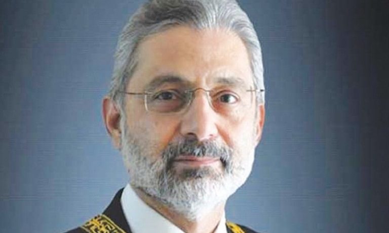 جسٹس فائز عیسیٰ کو متنازع کیوں بنایا جا رہا ہے؟