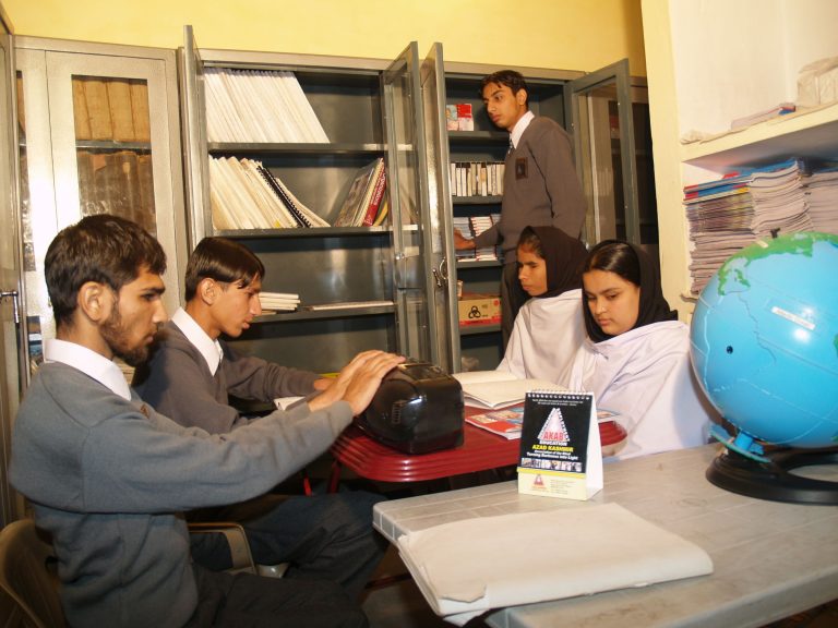 پاکستانی جامعات میں نابینا طلبہ کے لیے تعلیمی مشکلات