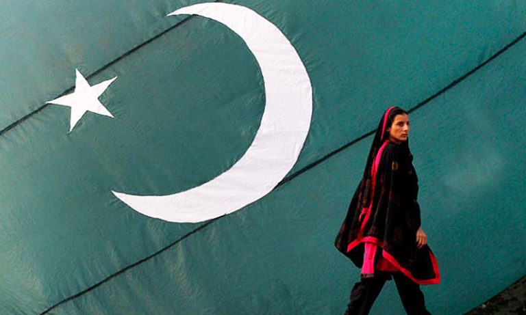 خواتین کے حقوق، سیاسی جماعتیں اور جمہوریت پر ڈاکہ