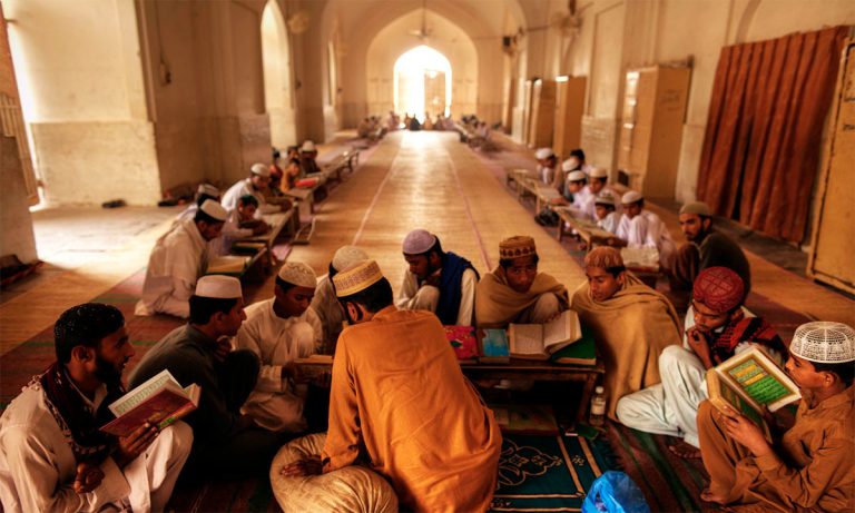 مدارس کے اساتذہ: پہلو دار مشکلات