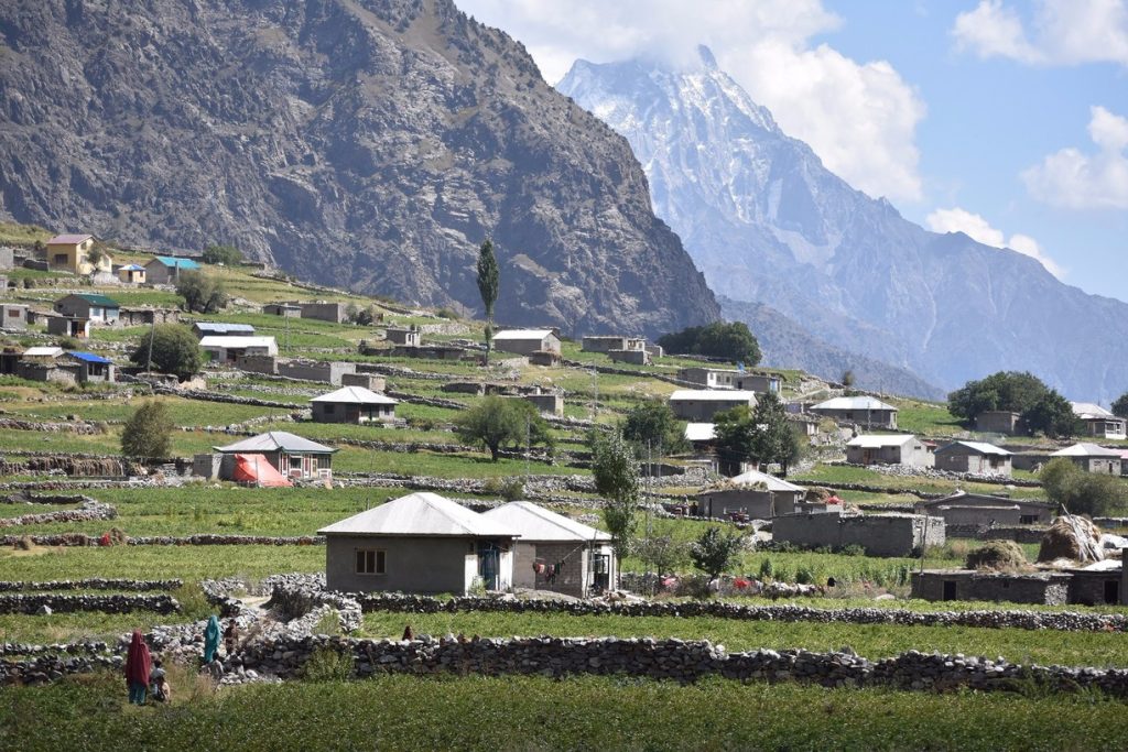 بلتستان کا ’پاری گاؤں‘، جہاں سسپلو سیب اور بدھ مت کے آثار ہیں