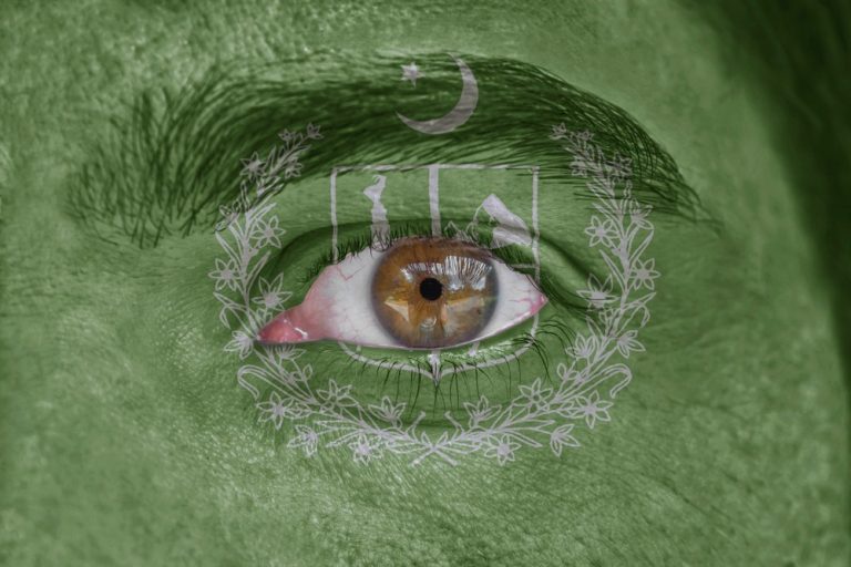 چلیں، ہم متنازعہ ہی سہی