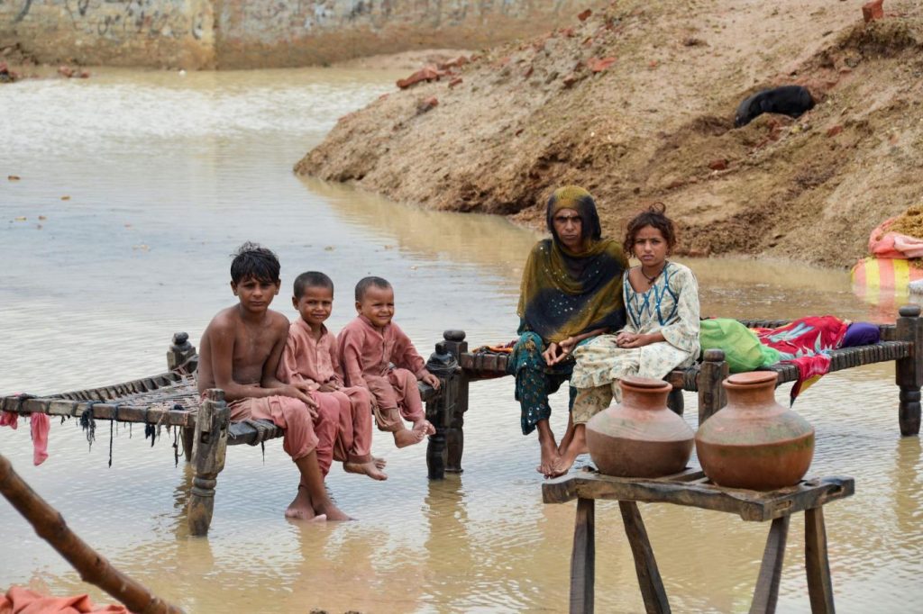 پاکستان میں کوئی بھی بحران جمود کو توڑنے اور اشرافیہ کے رویے کو بدلنے میں ناکام کیوں رہتا ہے؟