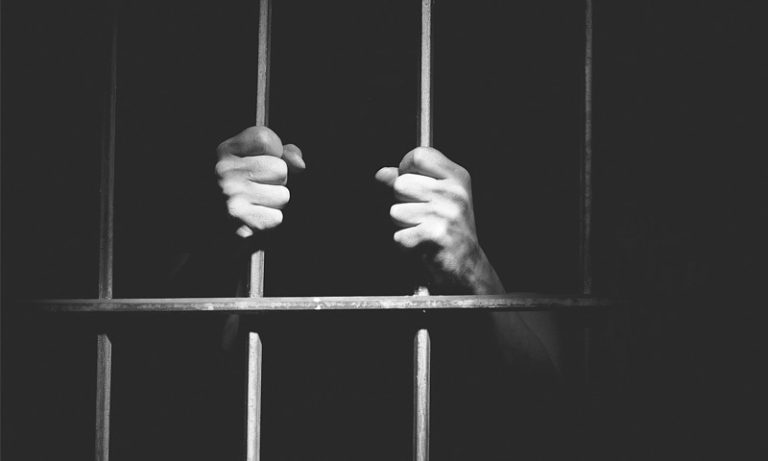 پولیس حراست کے دوران تذلیل و تشدد کے معاملے پر ریاست اور سماج کے رویے