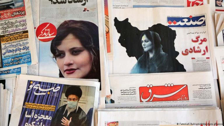 ایران کی حجاب کہانی: ایک طویل کشمکش جس میں کئی اُتار چڑھاؤ آئے