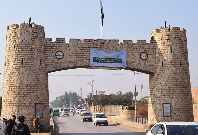 معاشرے کو شدت پسند کیسے بنایا جاتا ہے؟ پشتون معاشرے کی مثال
